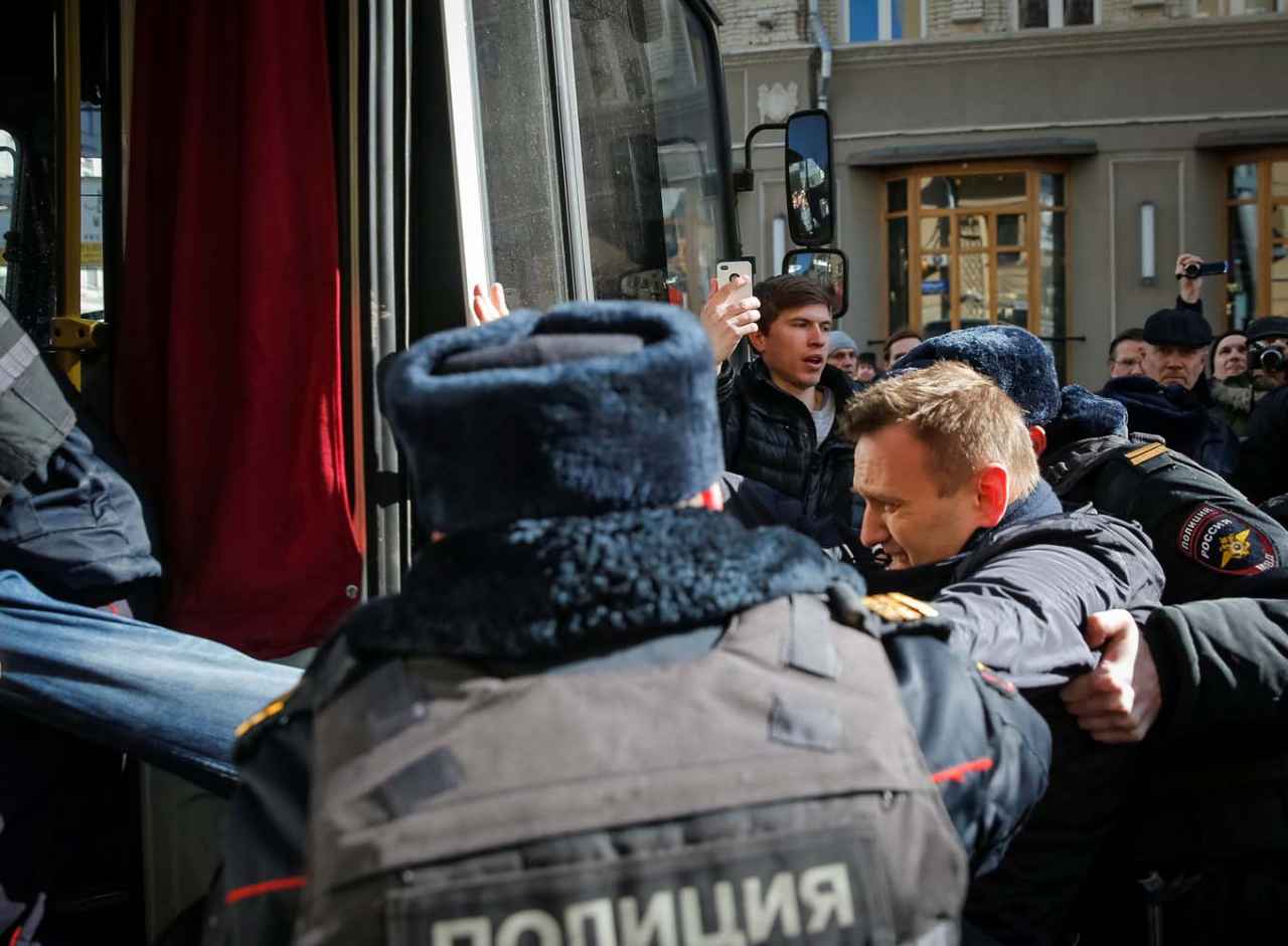 Opositor ruso Navalny es detenido en una manifestación en Moscú